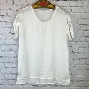 VIOLET + CLAIRE Silky Top Feather Fringe Neckline White Medium